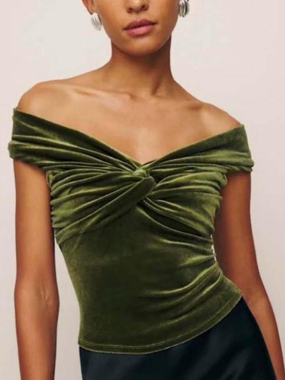 Reformation Ezlynn Off the Shoulder top in Olive | Green Velvet Womens XS GUC